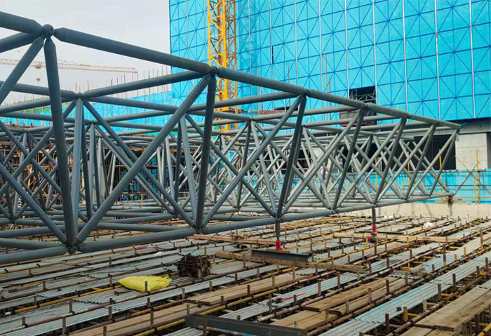 内蒙古高铁东总部基地2号楼网架